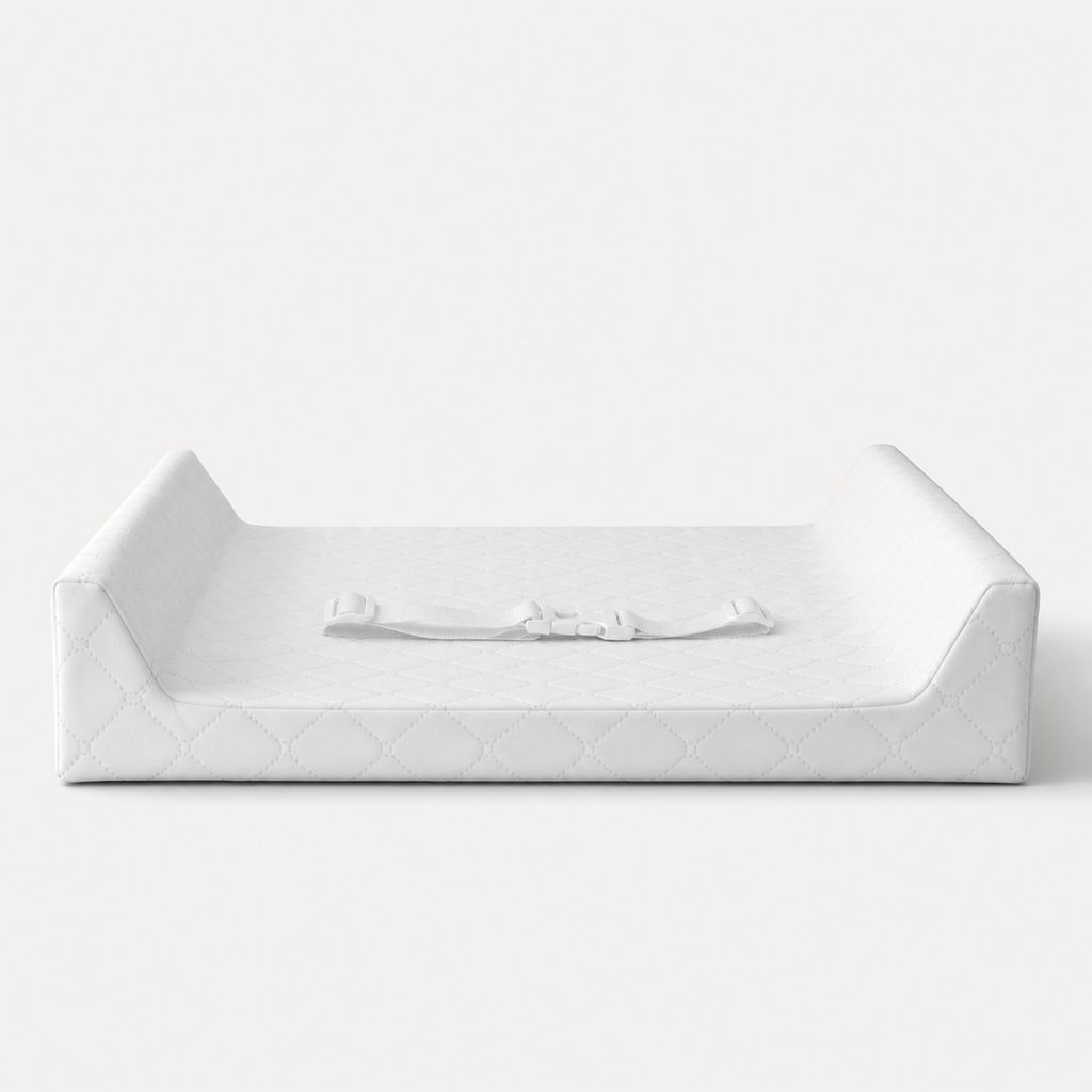 Matelas à langer blanc vu de profil, 10 cm de mousse | NOLIERA