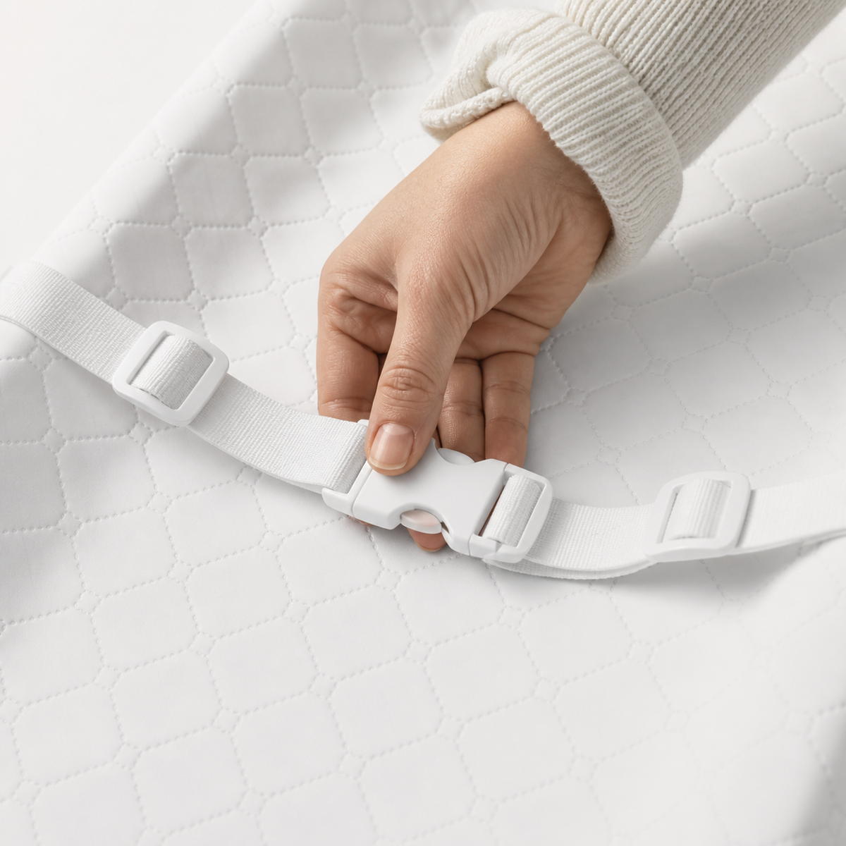 Sangle de sécurité à boucle du matelas à langer blanc | NOLIERA