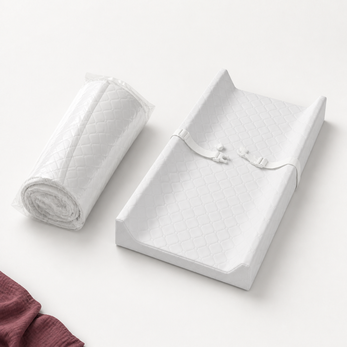 Matelas à langer blanc compressé et déployé | NOLIERA