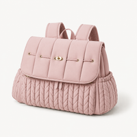 Sac à dos à langer tressé rose en polyester déperlant, vue studio fond blanc | NOLIERA