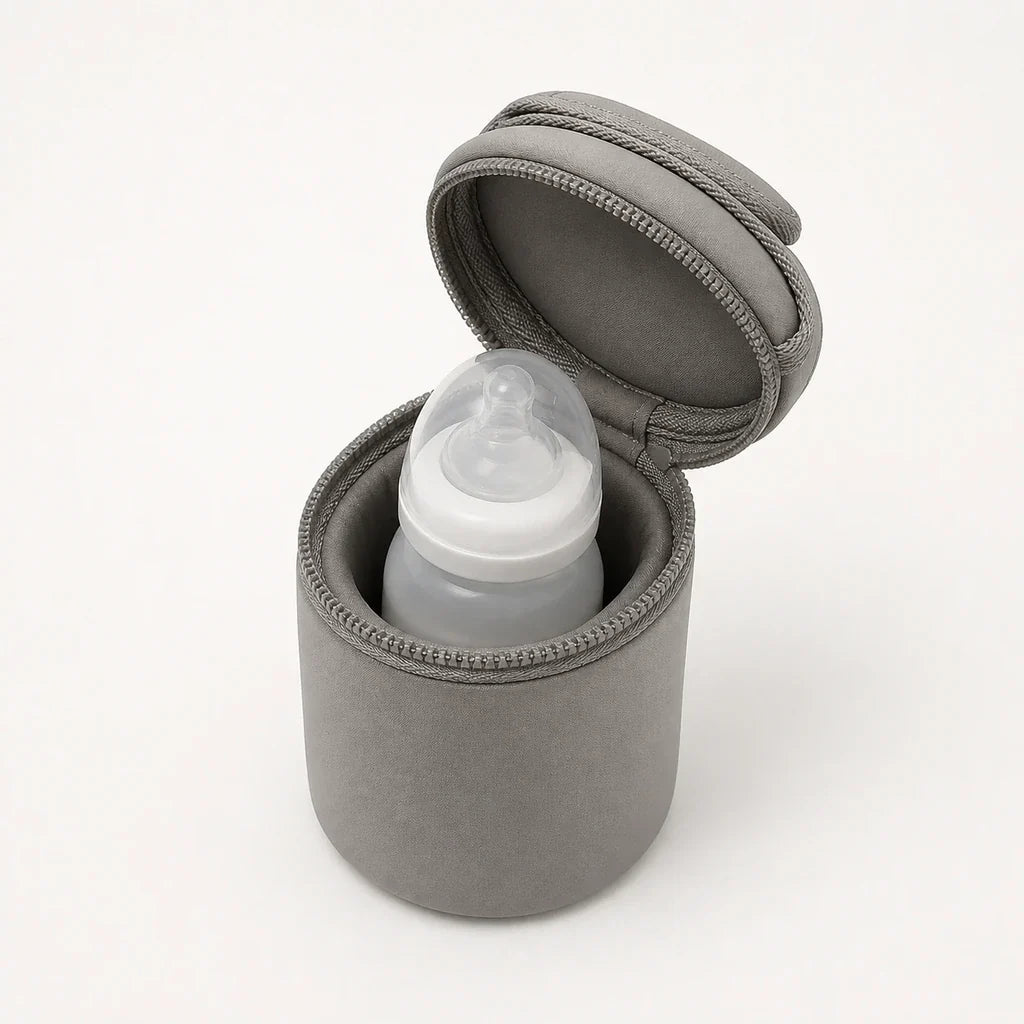 Sac isotherme à biberon cendre ouvert avec un biberon | NOLIERA
