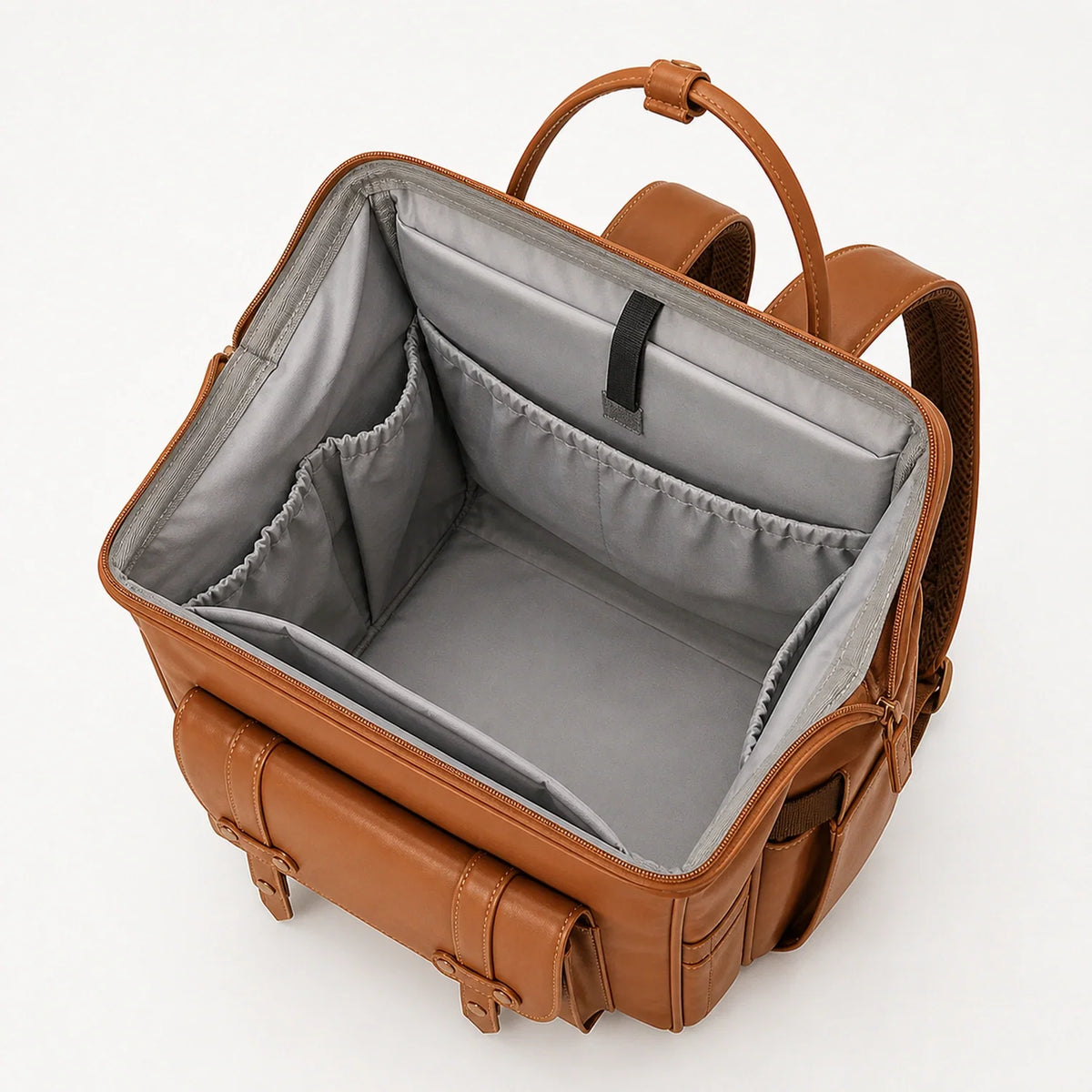 Intérieur du sac à dos à langer cuir camel ouvert | NOLIERA
