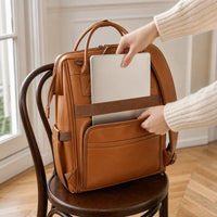 Compartiment ordinateur du sac à dos à langer cuir camel | NOLIERA