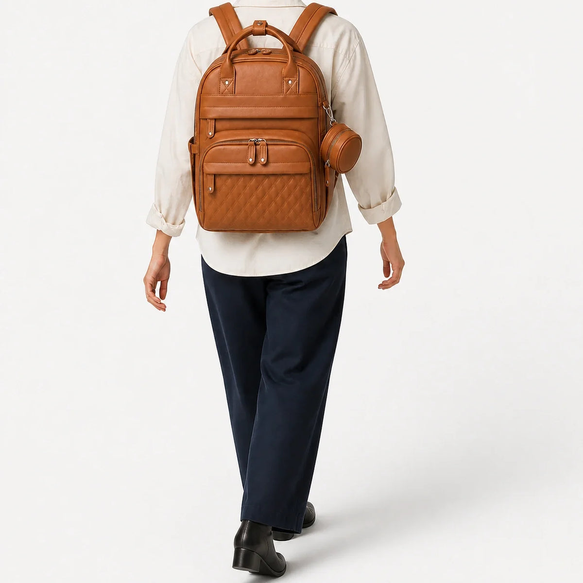 Sac à dos à langer brun porté de dos, taille réelle | NOLIERA