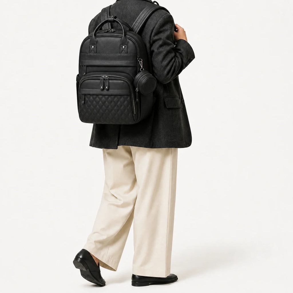 Sac à dos à langer noir porté de dos, taille réelle | NOLIERA