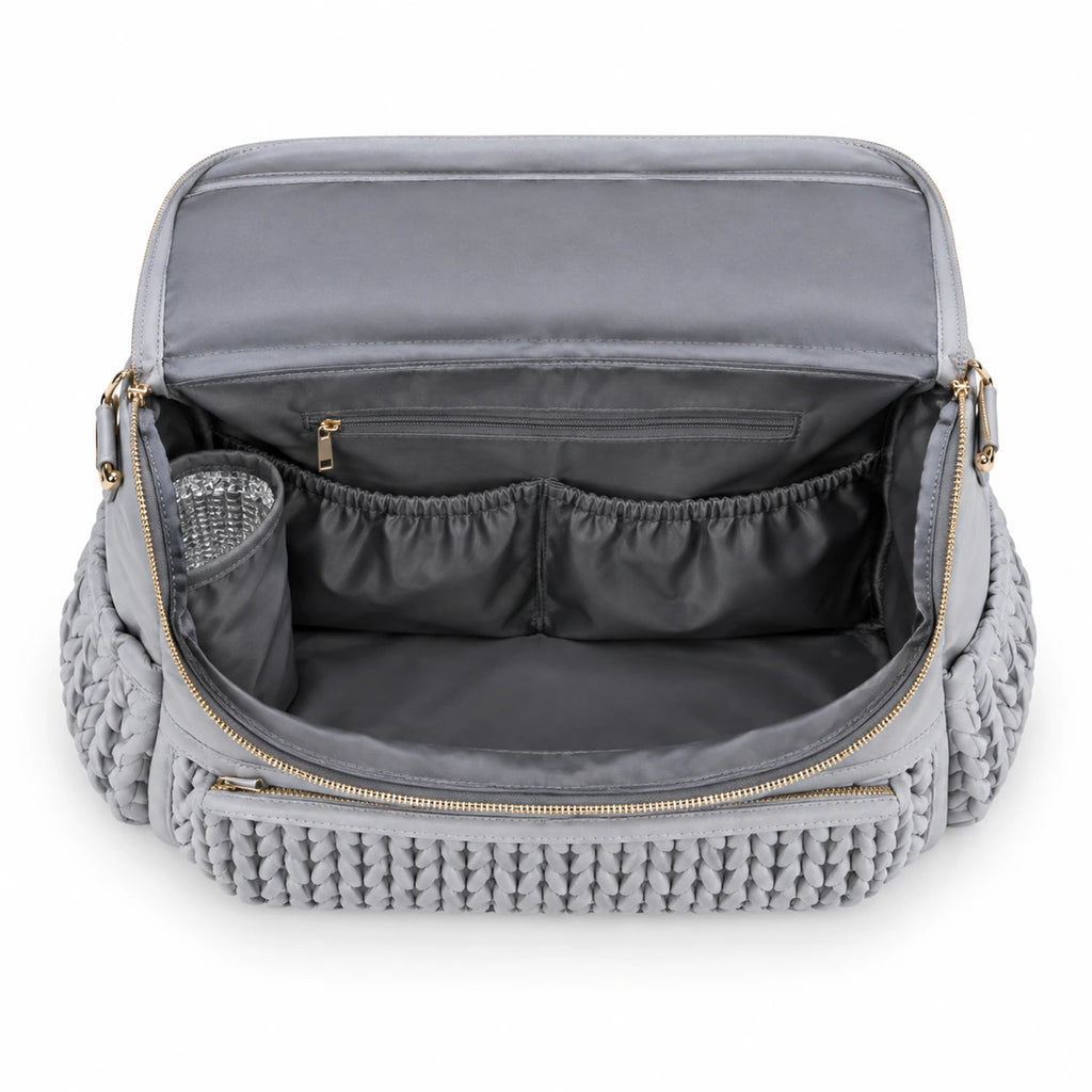 Intérieur vide du sac à dos à langer tressé gris avec poches de rangement | NOLIERA