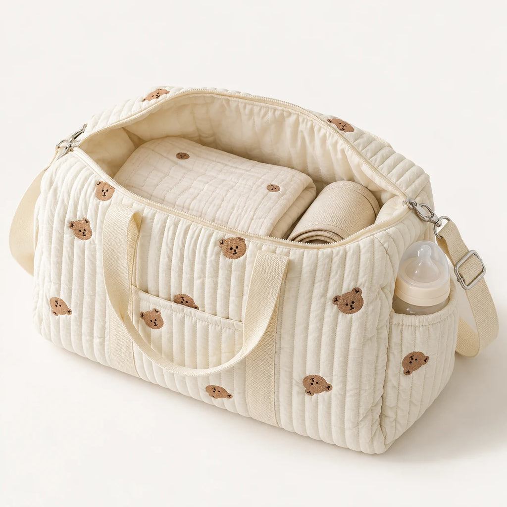 Intérieur du sac de maternité matelassé ouvert, zip sur toute la longueur