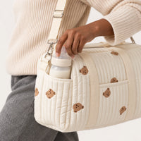 Poche extérieure du sac de maternité matelassé avec un biberon